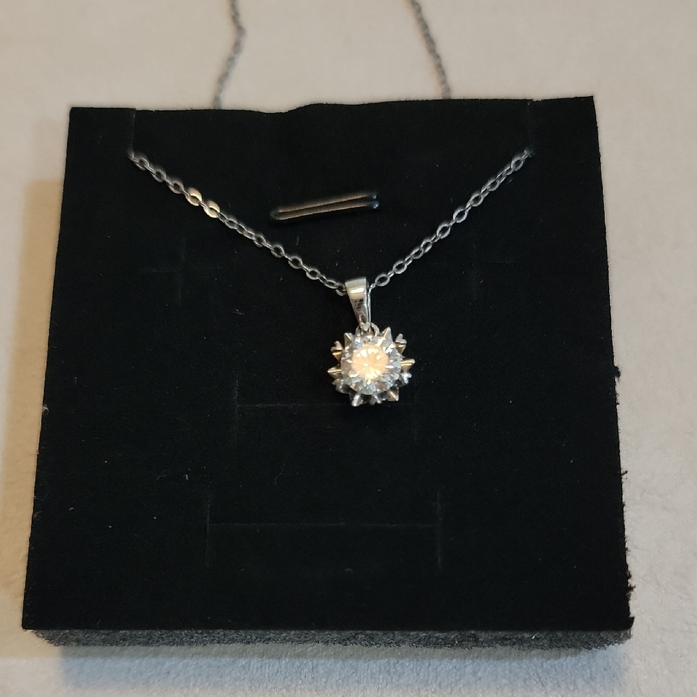 Elegant Silver Pendant Necklace